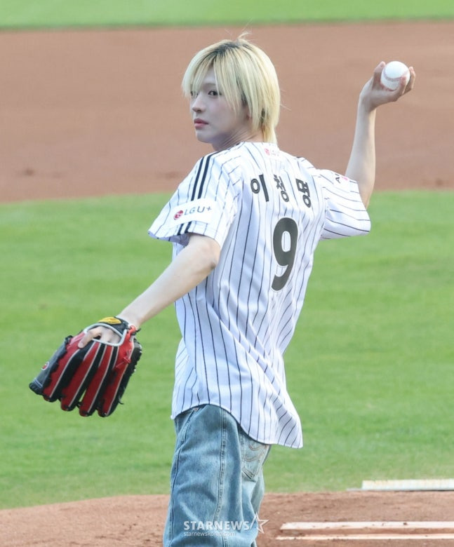 KBO에서 시타했는데 MLB에서 화제중인 여돌 | 인스티즈