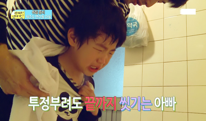 [아빠어디가] 준수 얼굴에 못생김이 묻었던 순간들ㅋㅋ.jpg | 인스티즈