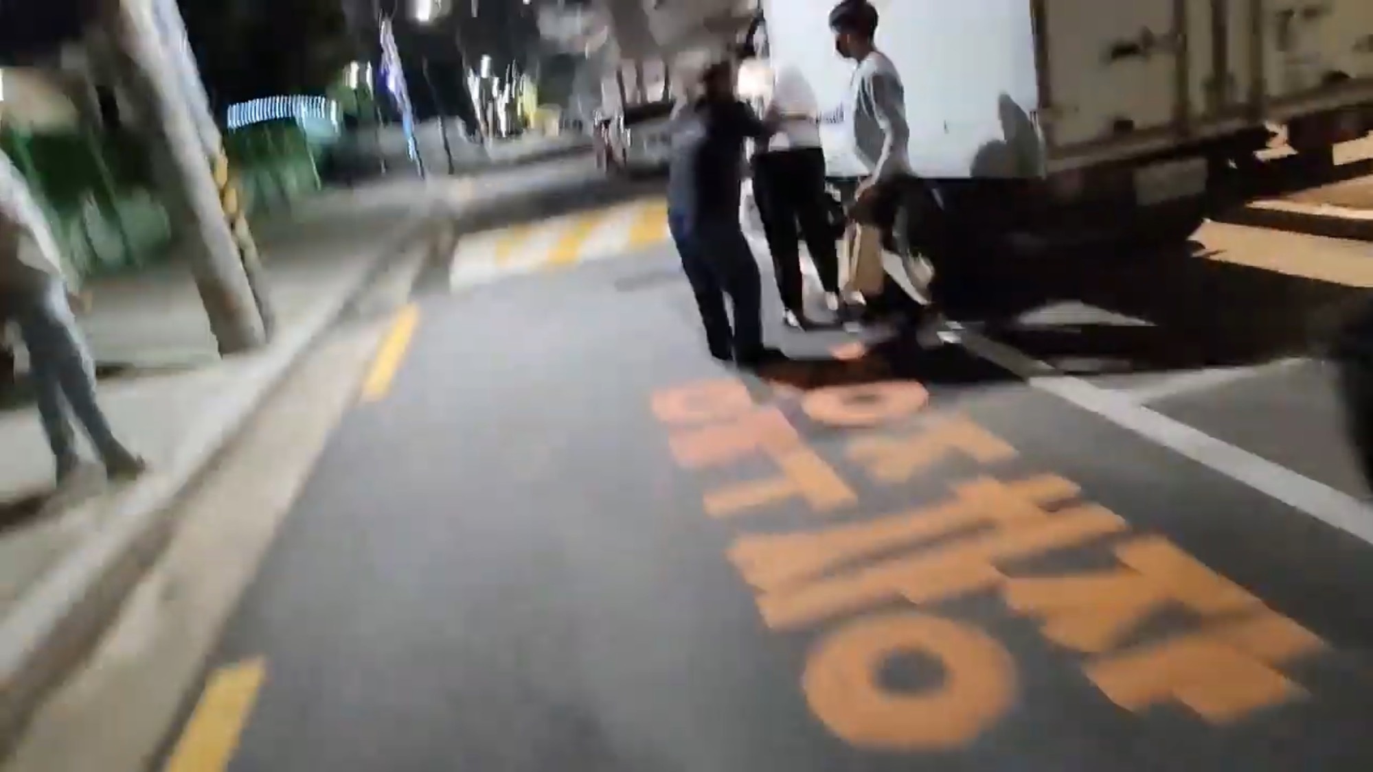 얘기 좀 하자니까 창문으로 냅다 뛰어내려버리는 남자 | 인스티즈