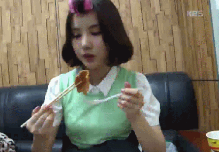 오물오물 잘먹는 여자친구 은하.gif | 인스티즈