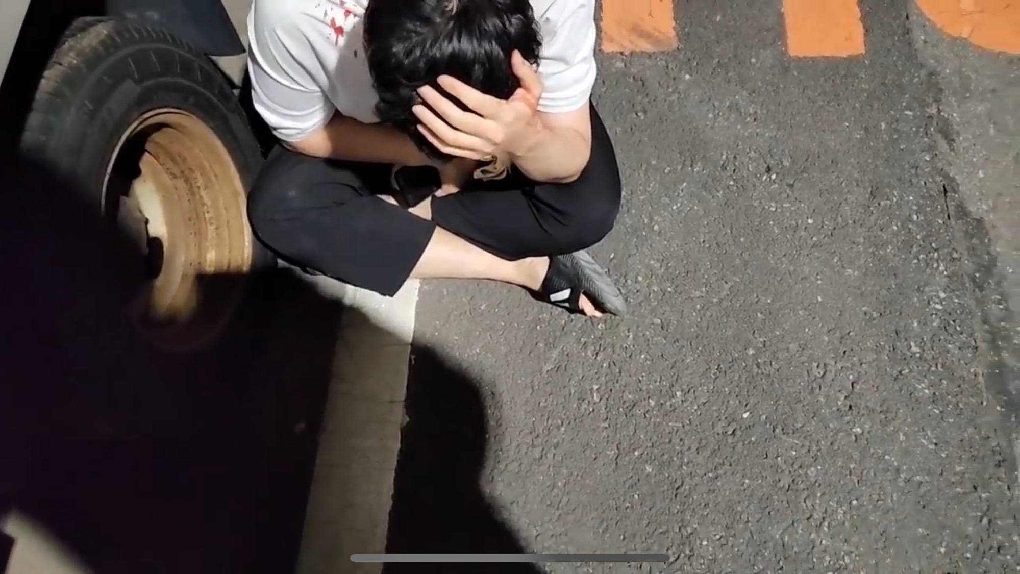 얘기 좀 하자니까 창문으로 냅다 뛰어내려버리는 남자 | 인스티즈
