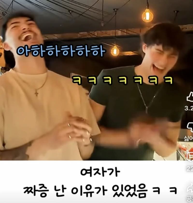 뭔가 이상한 남자를 감지한 카페 알바생.jpg | 인스티즈