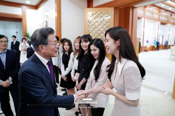 멀리서 누군가 보고 있다 ...........jpg | 인스티즈