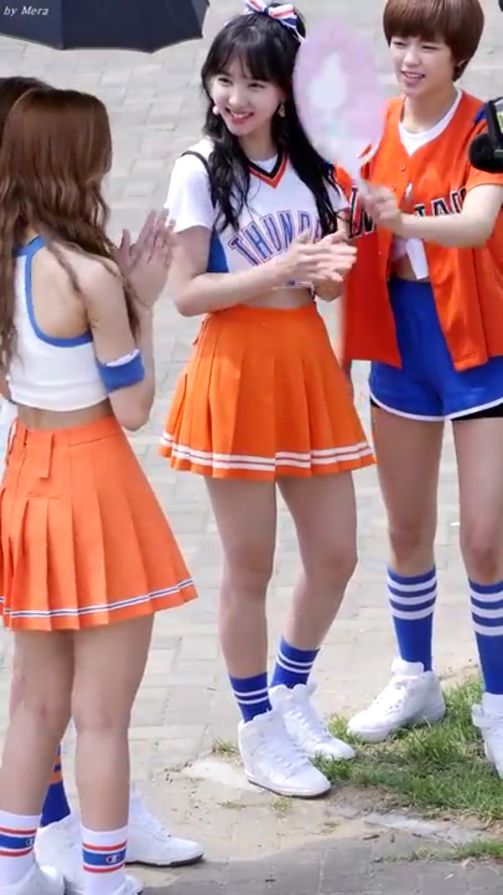 트와이스 정연 덕후들이 한번 빠지면 죽어도 탈덕 못하는 100가지 이유 중 하나 (진짜 개치이고 오조오억번 발리고 설레서 잠 못잠 주의.............) | 인스티즈