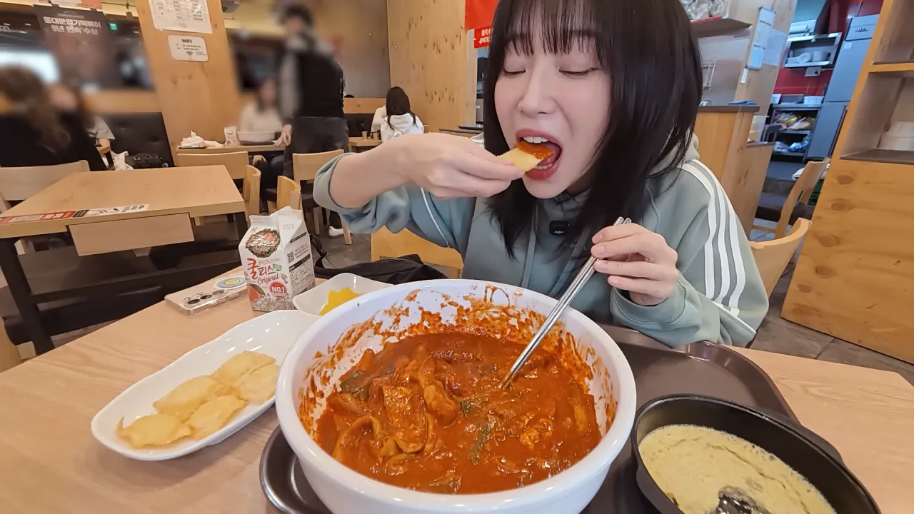 처음으로 엽떡 본점에 간 쯔양  | 인스티즈