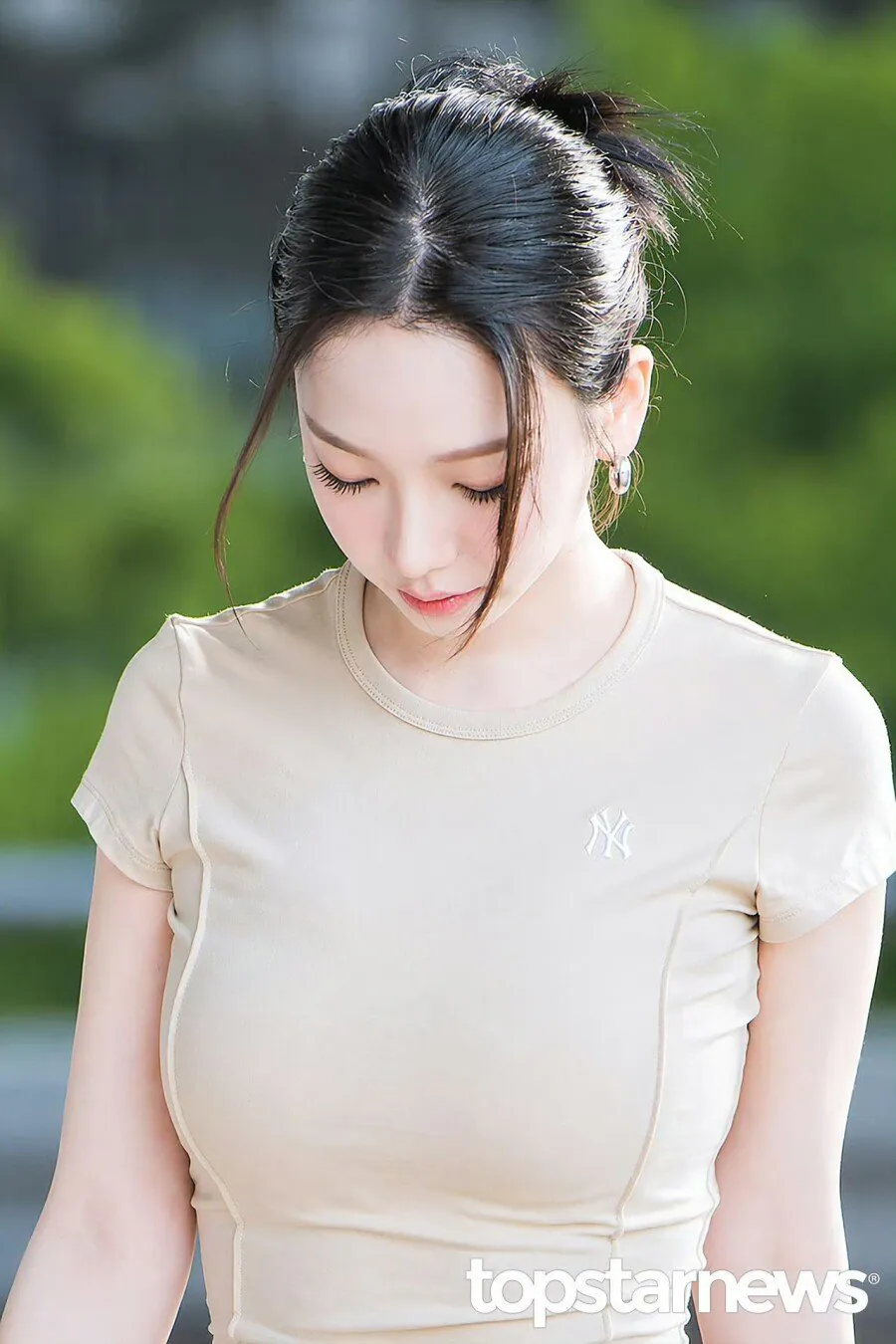 오늘자 반팔티 카리나 | 인스티즈
