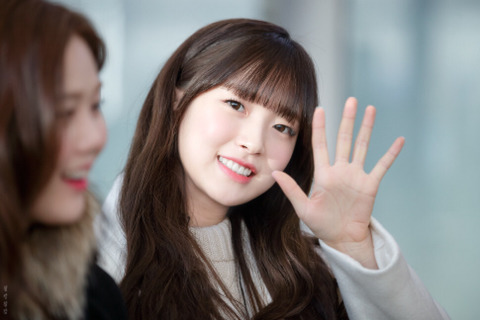 요새는 살빠져서 찾아보기 힘든 오마이걸 아린 볼살 | 인스티즈