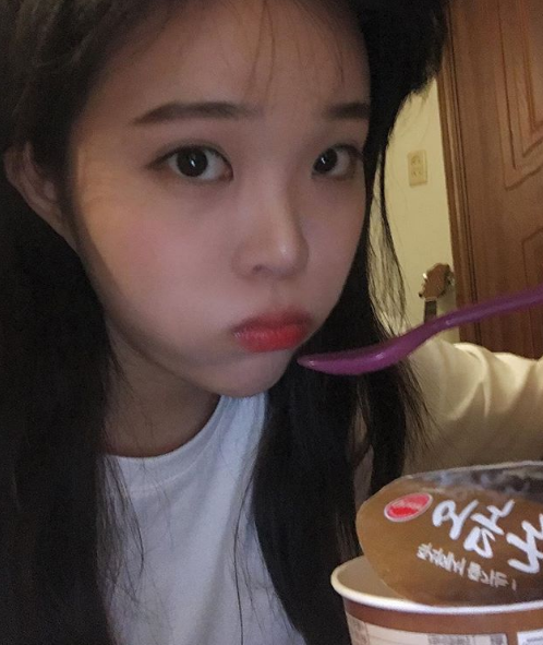 아이유 닮은 사진작가.jpg | 인스티즈