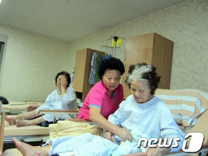 환자가 전부 부담해야 하는 간병인 비용.jpg | 인스티즈