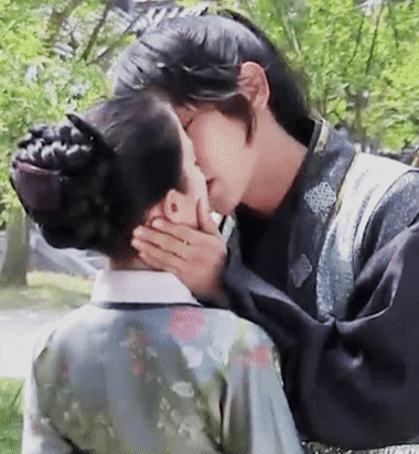 여자 아이돌들의 키스신 모음 .gif | 인스티즈