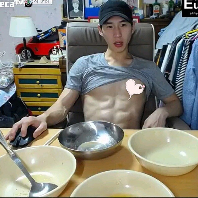식단관리 절대 안하고 오로지 운동으로만 관리하는 남자 몸매 .jpg | 인스티즈
