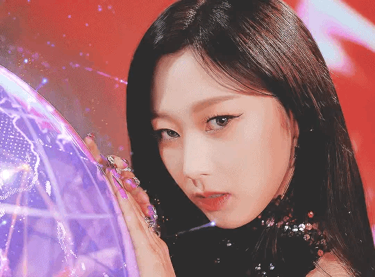 카리나, 윈터에 가려진 에스파 지젤.gif | 인스티즈