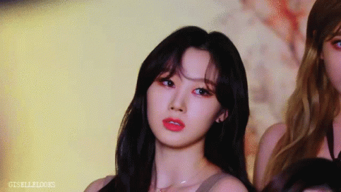 카리나, 윈터에 가려진 에스파 지젤.gif | 인스티즈