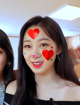 카리나, 윈터에 가려진 에스파 지젤.gif | 인스티즈