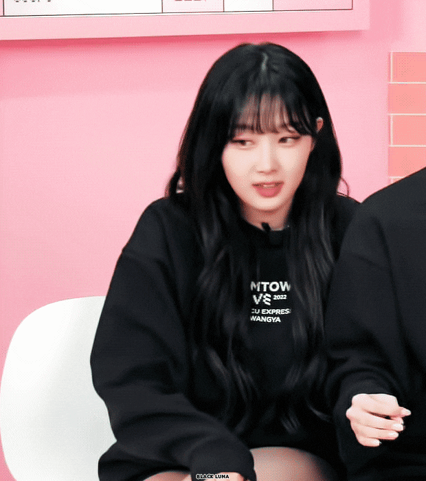 카리나, 윈터에 가려진 에스파 지젤.gif | 인스티즈
