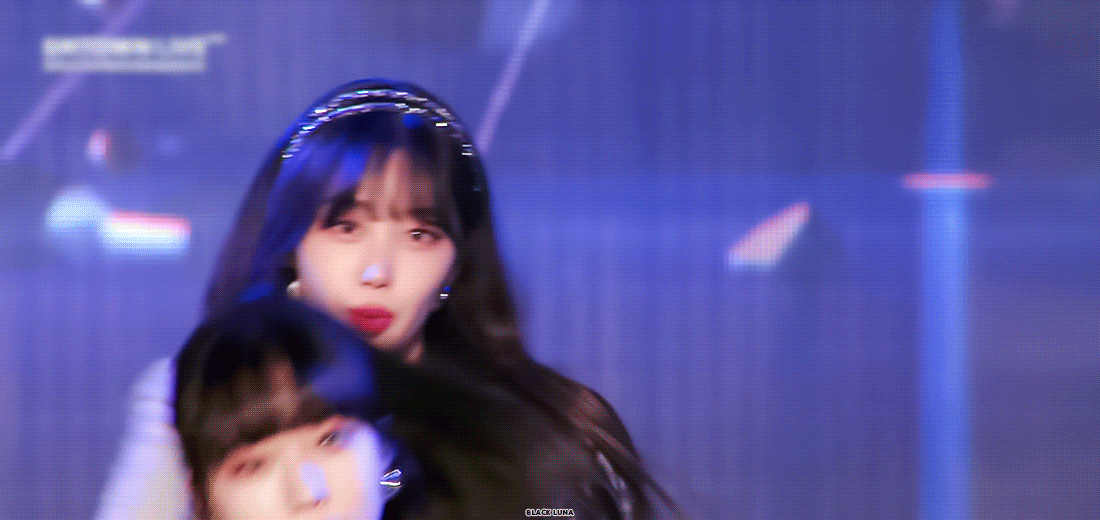 카리나, 윈터에 가려진 에스파 지젤.gif | 인스티즈