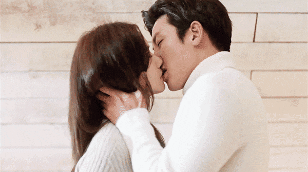 여자 아이돌들의 키스신 모음 .gif | 인스티즈