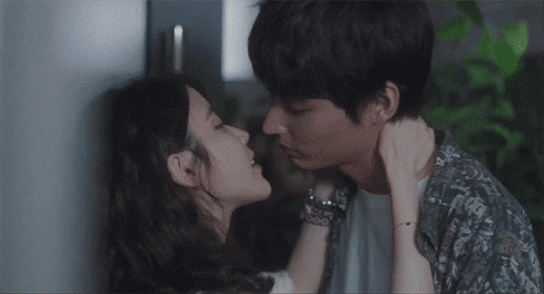 여자 아이돌들의 키스신 모음 .gif | 인스티즈