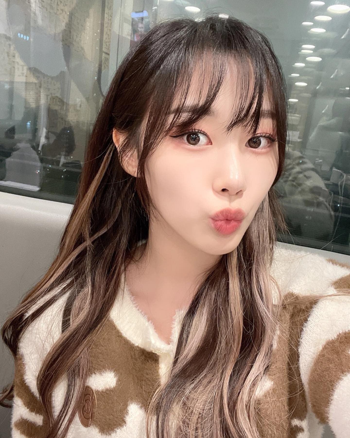 카리나, 윈터에 가려진 에스파 지젤.gif | 인스티즈
