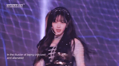 카리나, 윈터에 가려진 에스파 지젤.gif | 인스티즈