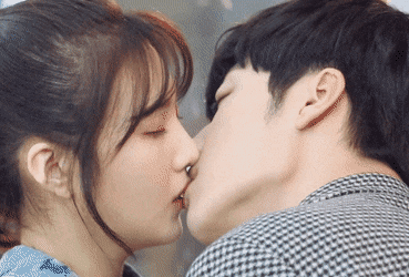 여자 아이돌들의 키스신 모음 .gif | 인스티즈