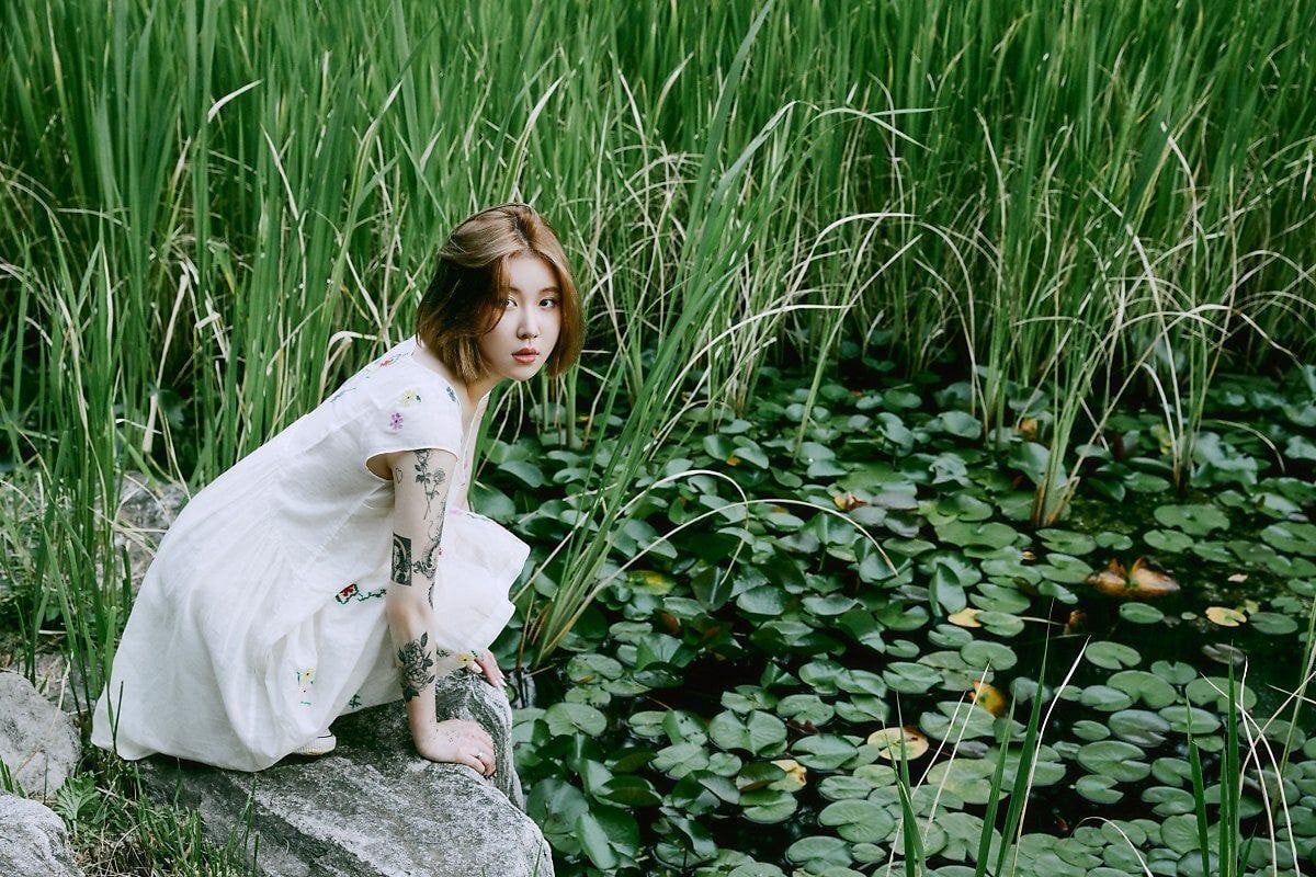 백예린 다리에 새로 추가된 타투.jpg | 인스티즈