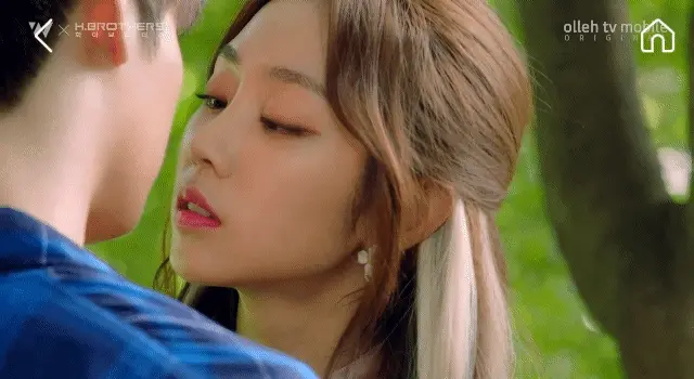 여자 아이돌들의 키스신 모음 .gif | 인스티즈