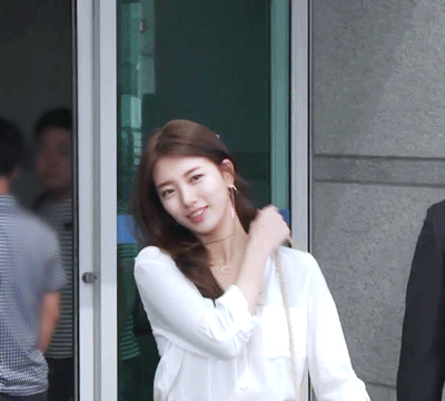 얼굴 들이미는 수지 | 인스티즈