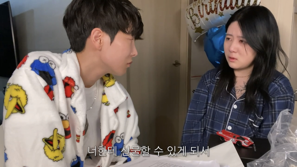 8년 넘게 만나는 중인 레즈커플의 생일선물 | 인스티즈
