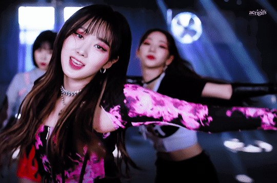 카리나, 윈터에 가려진 에스파 지젤.gif | 인스티즈
