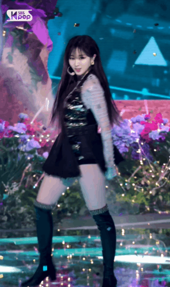 카리나, 윈터에 가려진 에스파 지젤.gif | 인스티즈