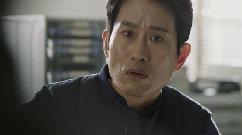 제가 강력팀 팀장인데, 우리팀에 전입 온 막내가 30년 전 실종됐던 선배님인 것 같아요...jpg | 인스티즈