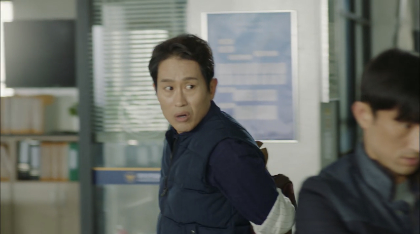 제가 강력팀 팀장인데, 우리팀에 전입 온 막내가 30년 전 실종됐던 선배님인 것 같아요...jpg | 인스티즈