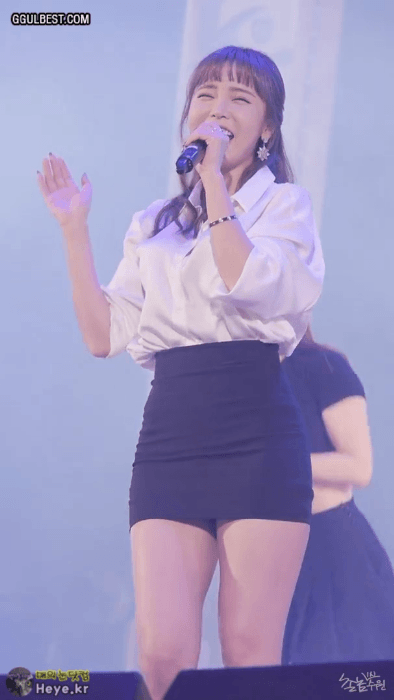 오피스룩입은 홍진영 ㄷㄷㄷ.gif | 인스티즈