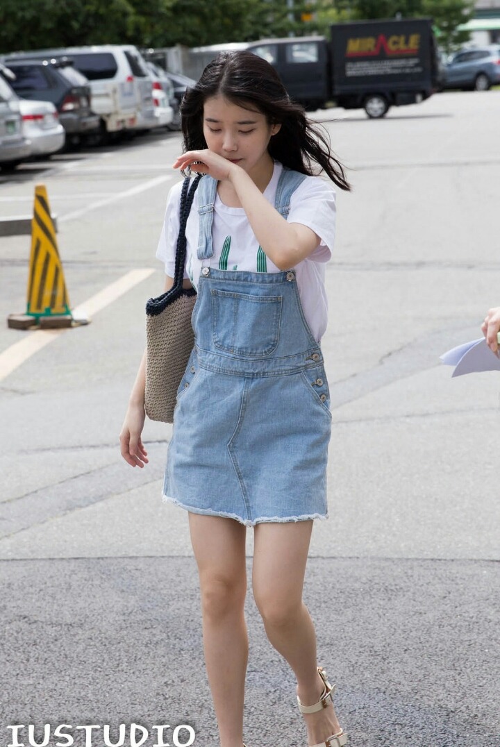청멜빵 코디 자주하는 아이유.jpg | 인스티즈