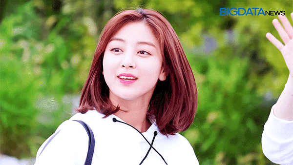 단발머리하고 조보아가 보이는 트와이스 지효.jpgif | 인스티즈