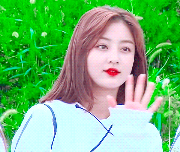 단발머리하고 조보아가 보이는 트와이스 지효.jpgif | 인스티즈