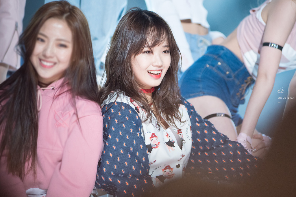 [프로듀스101] 섹시한척 리즈찍는 최유정.jpg (feat. 우리찐) | 인스티즈