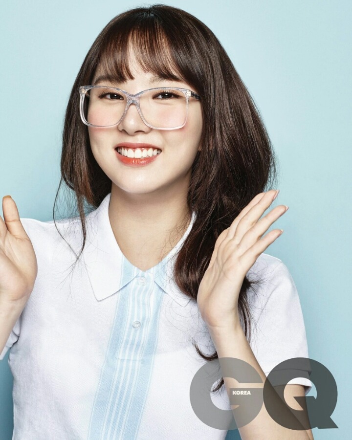 당황스러운 여자친구 새 화보.jpg | 인스티즈