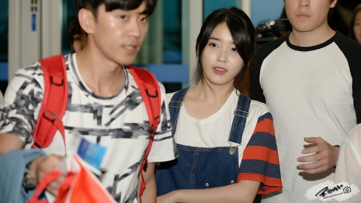청멜빵 코디 자주하는 아이유.jpg | 인스티즈