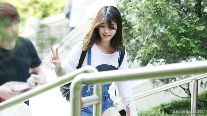청멜빵 코디 자주하는 아이유.jpg | 인스티즈