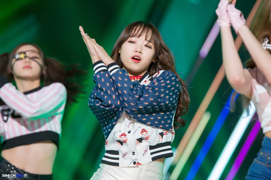 [프로듀스101] 섹시한척 리즈찍는 최유정.jpg (feat. 우리찐) | 인스티즈