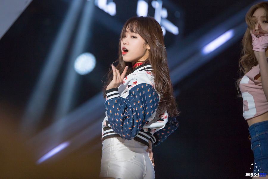 [프로듀스101] 섹시한척 리즈찍는 최유정.jpg (feat. 우리찐) | 인스티즈