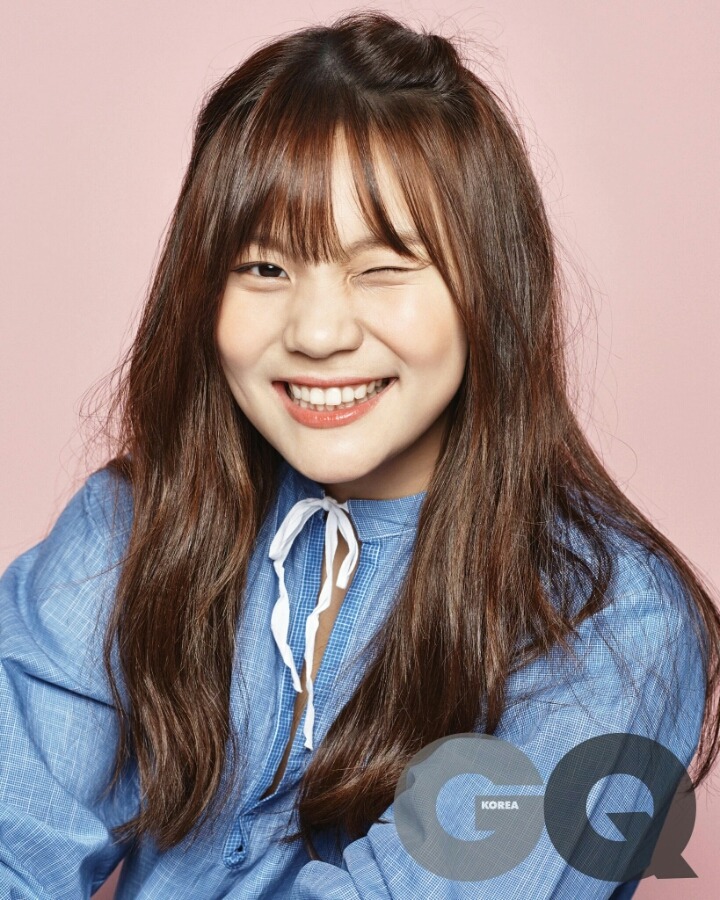당황스러운 여자친구 새 화보.jpg | 인스티즈