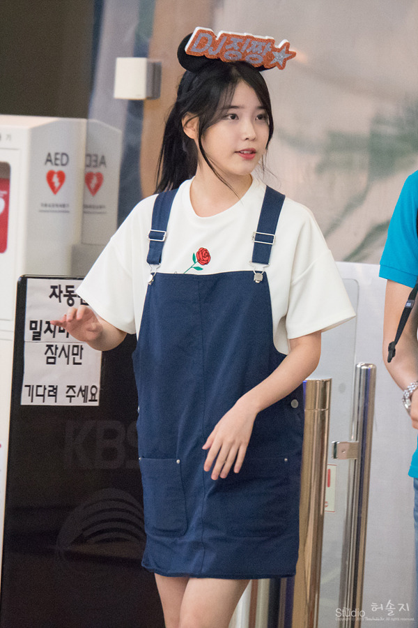청멜빵 코디 자주하는 아이유.jpg | 인스티즈