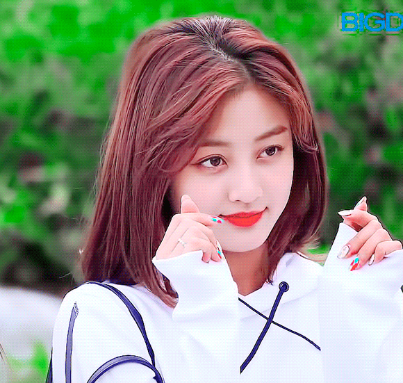 단발머리하고 조보아가 보이는 트와이스 지효.jpgif | 인스티즈