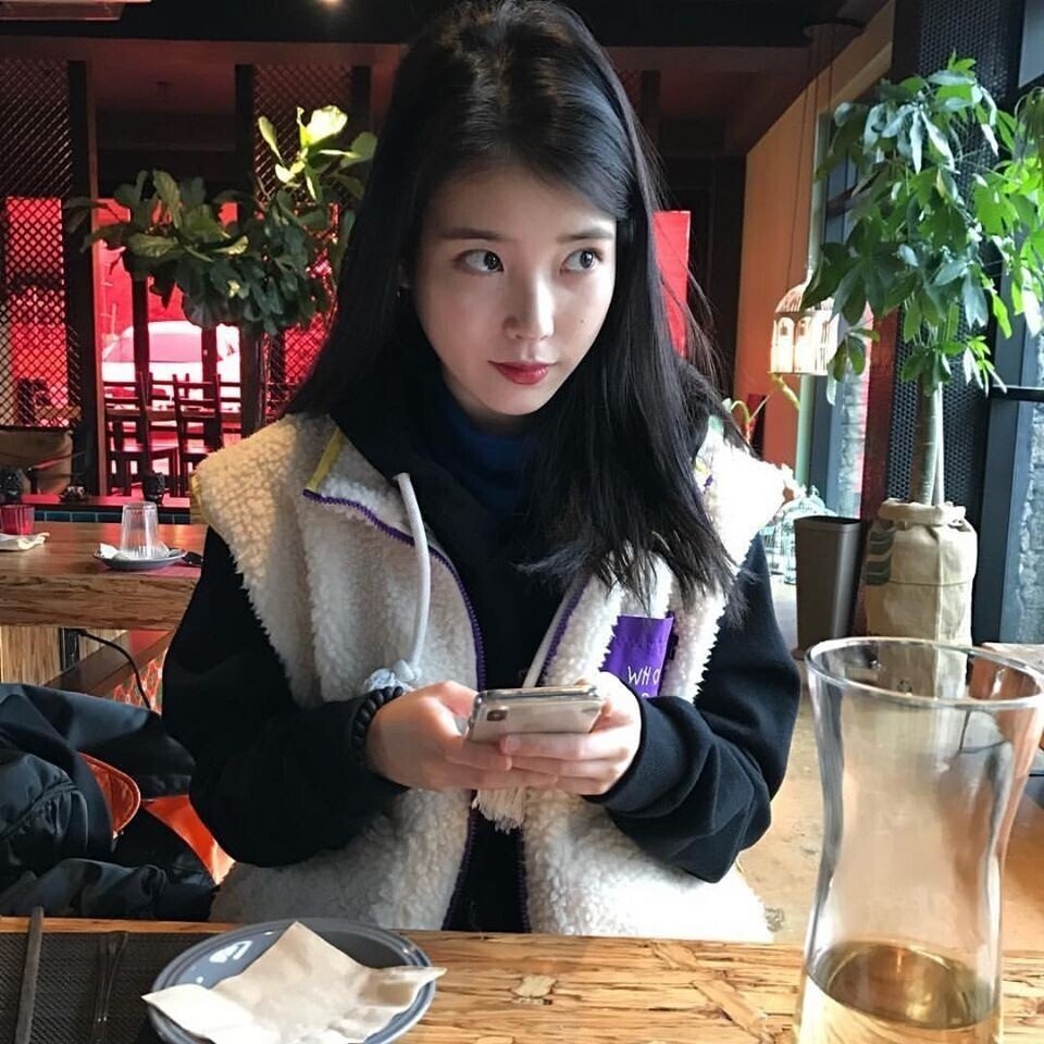 아이유 여친짤 일수도 아닐수도 있는 사진들 .jpg | 인스티즈