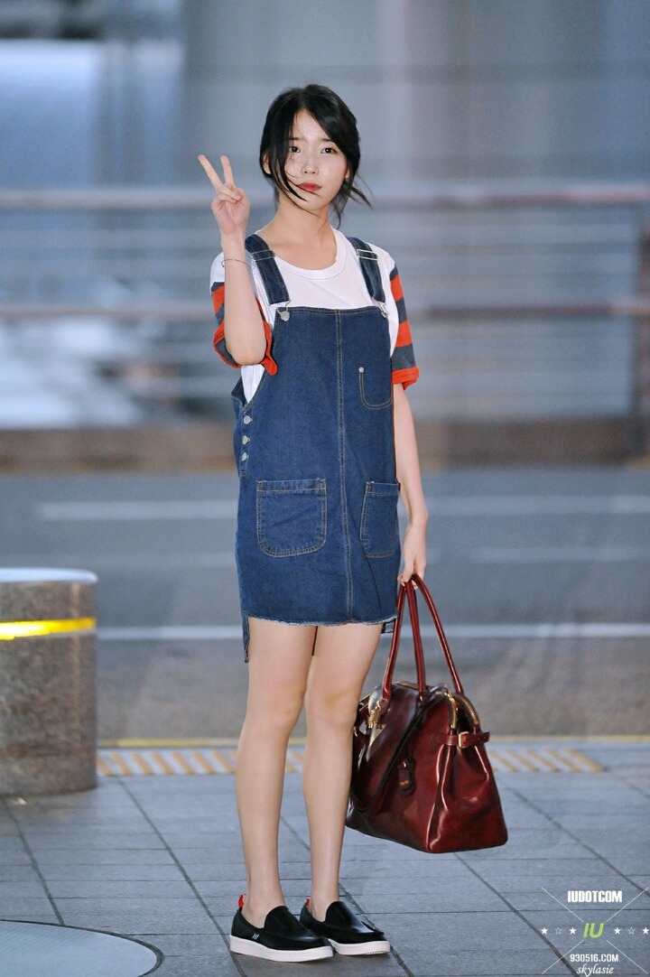 청멜빵 코디 자주하는 아이유.jpg | 인스티즈