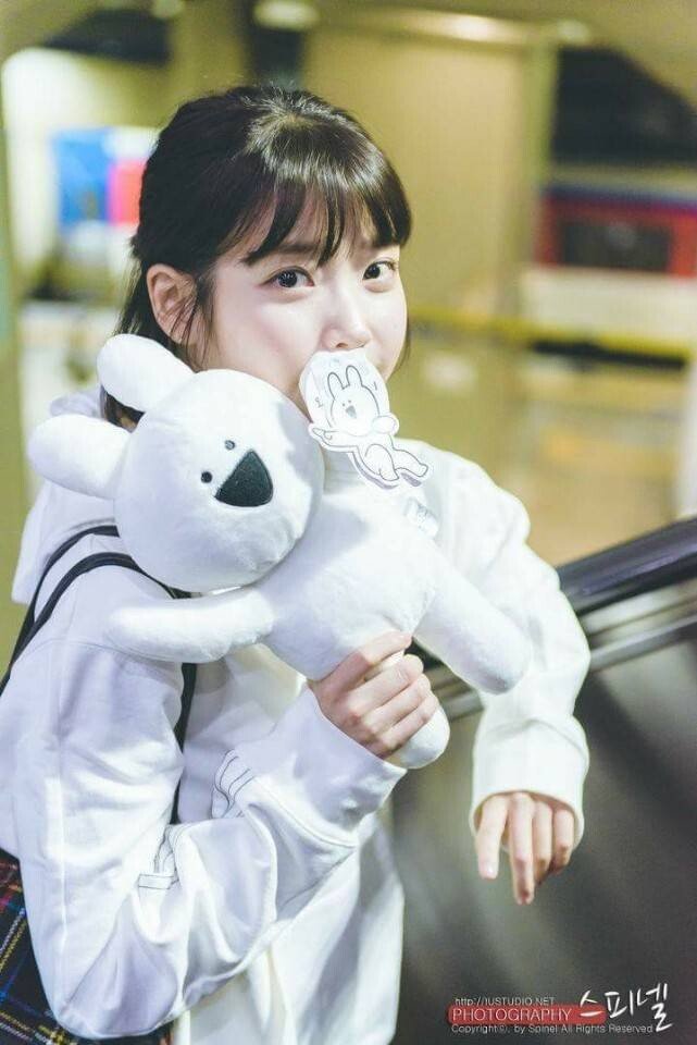 아이유 여친짤 일수도 아닐수도 있는 사진들 .jpg | 인스티즈