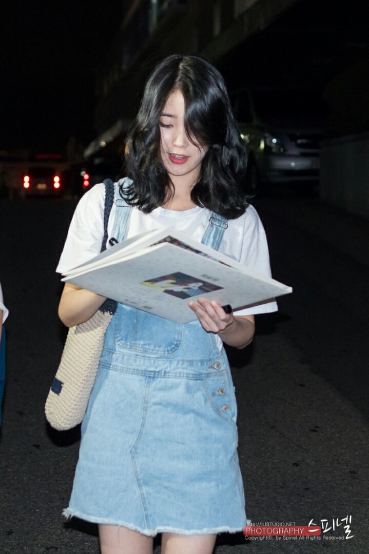 청멜빵 코디 자주하는 아이유.jpg | 인스티즈